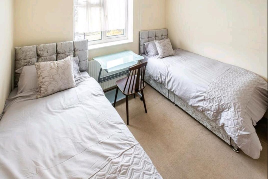 London Stratford Holiday Home Luaran gambar